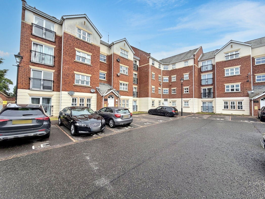 Flat Albert Court in Sunderland