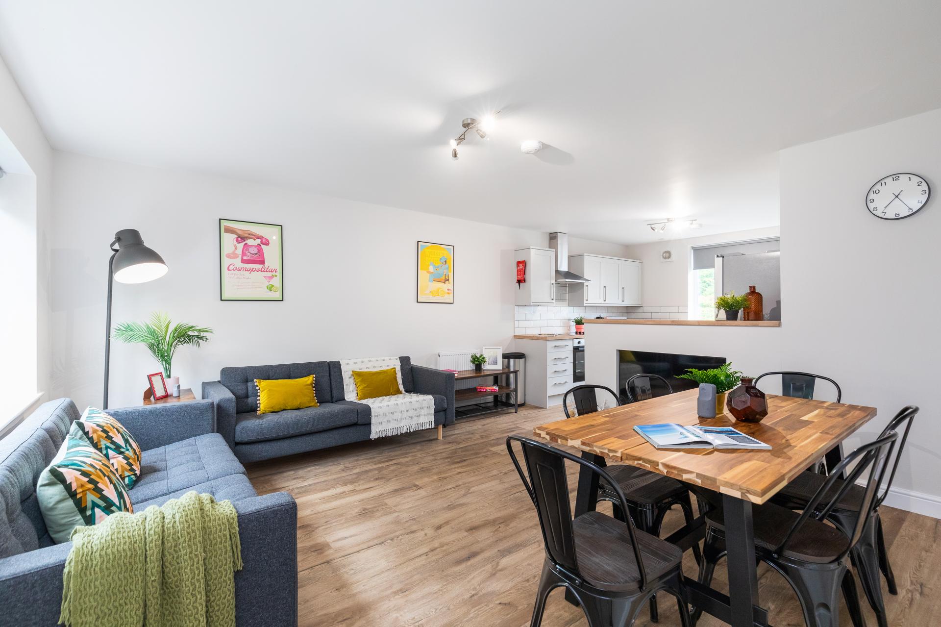 Room Kirkstall Lane in Leeds