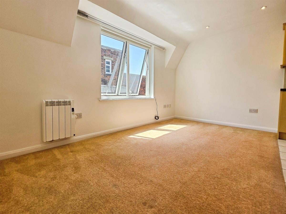 Flat Chapel Street in Guildford