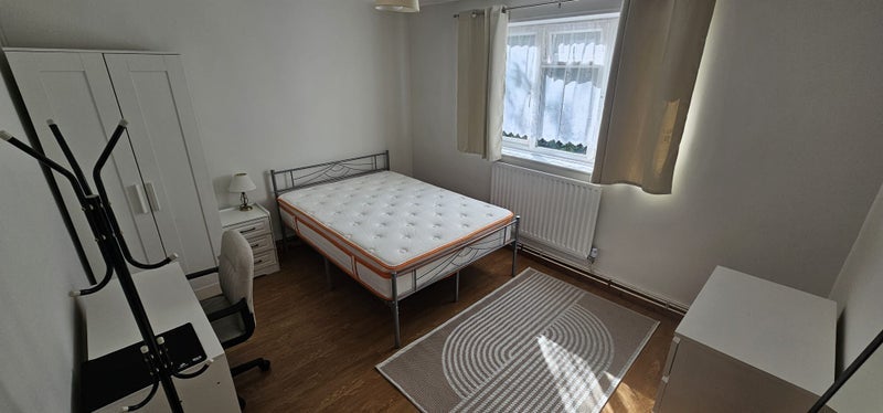 Room Dagnall Street in Greater London