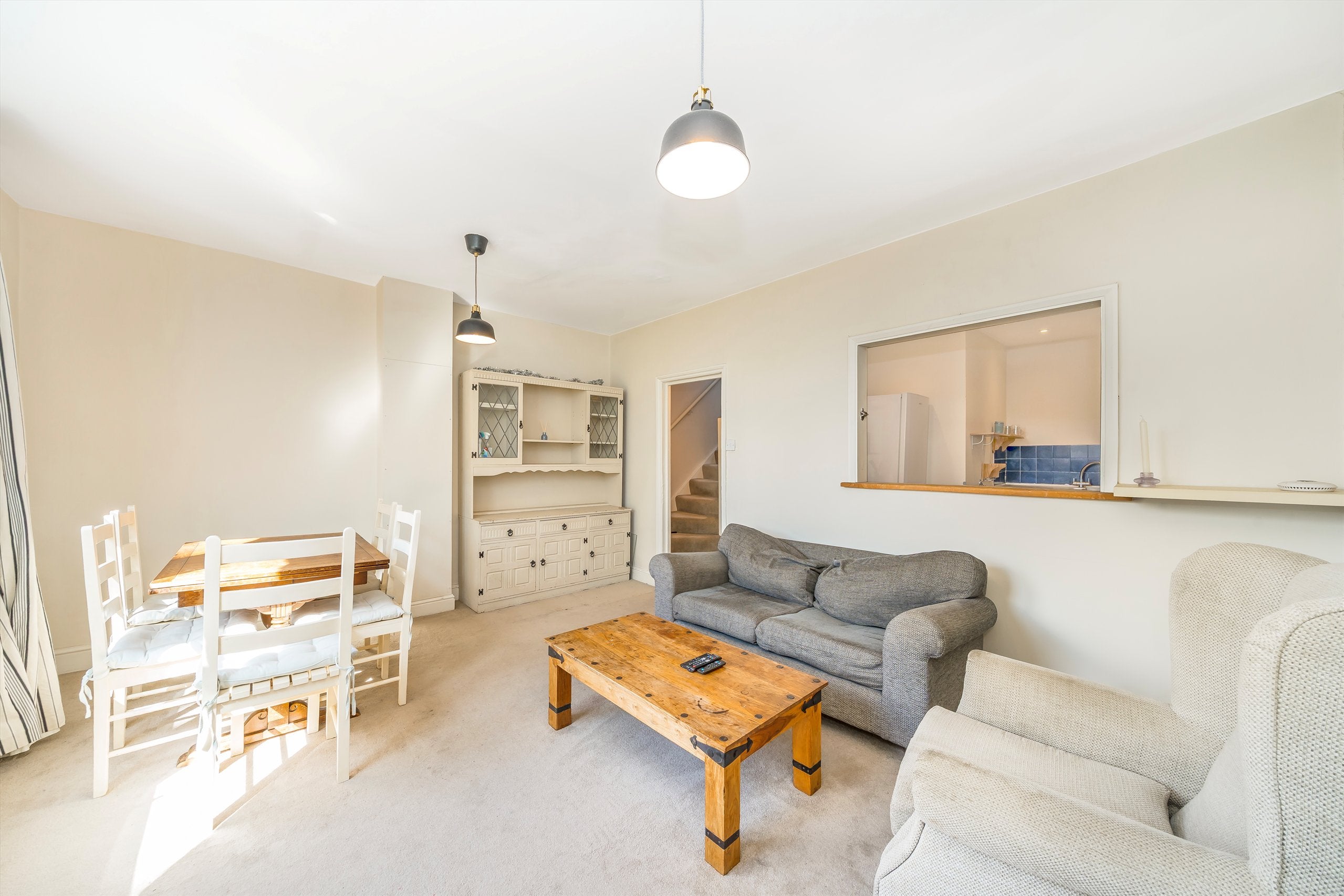 Flat Greyhound Road in Greater London