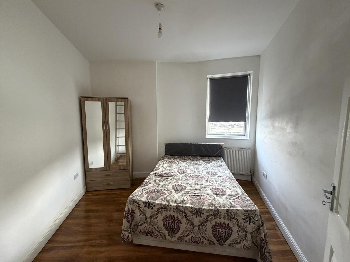 Flat Heston Road in Greater London
