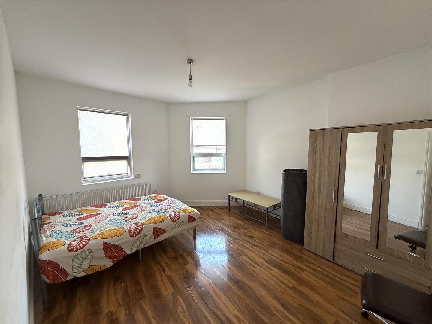 Flat Heston Road in Greater London