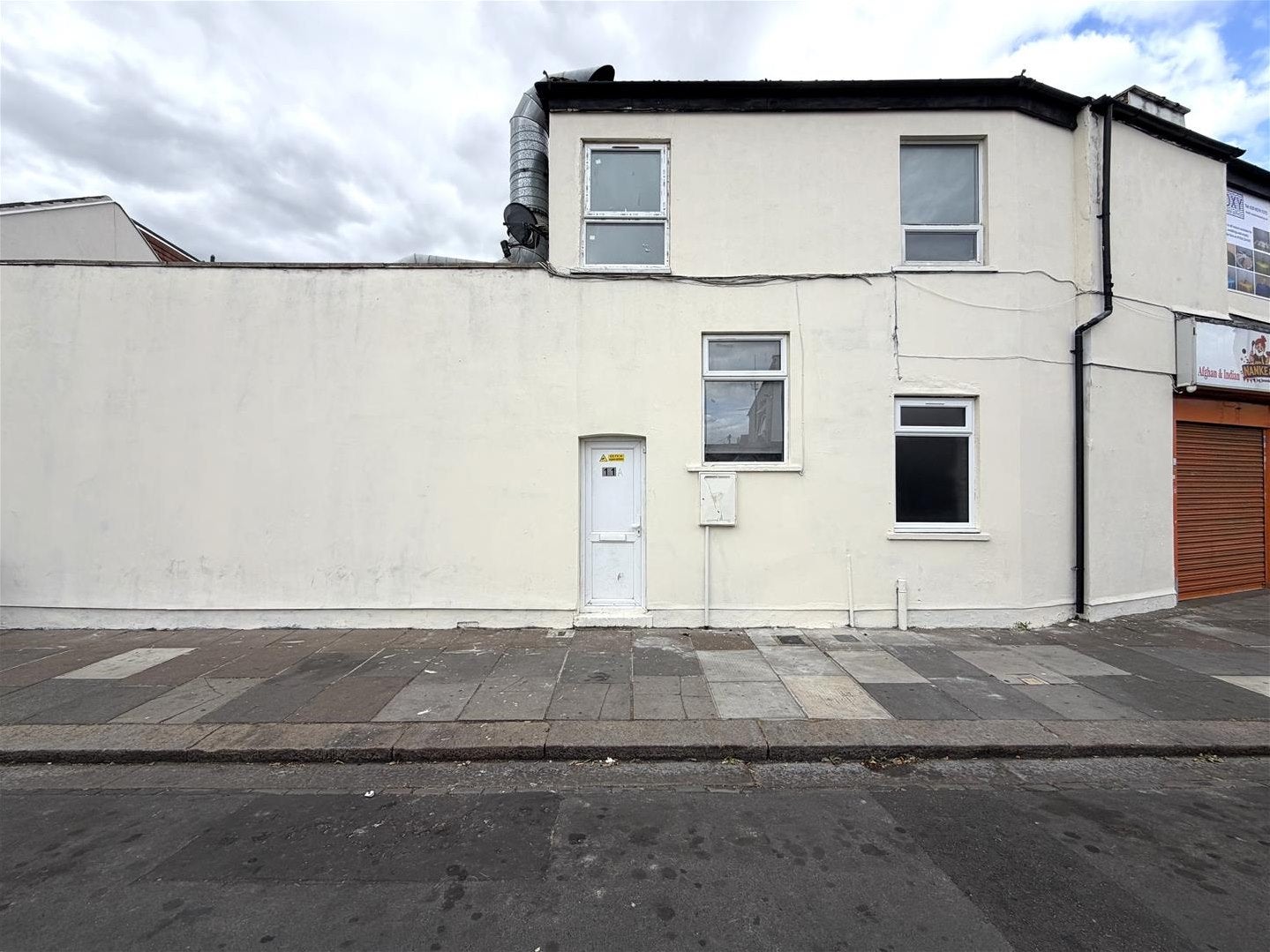 Flat Heston Road in Greater London