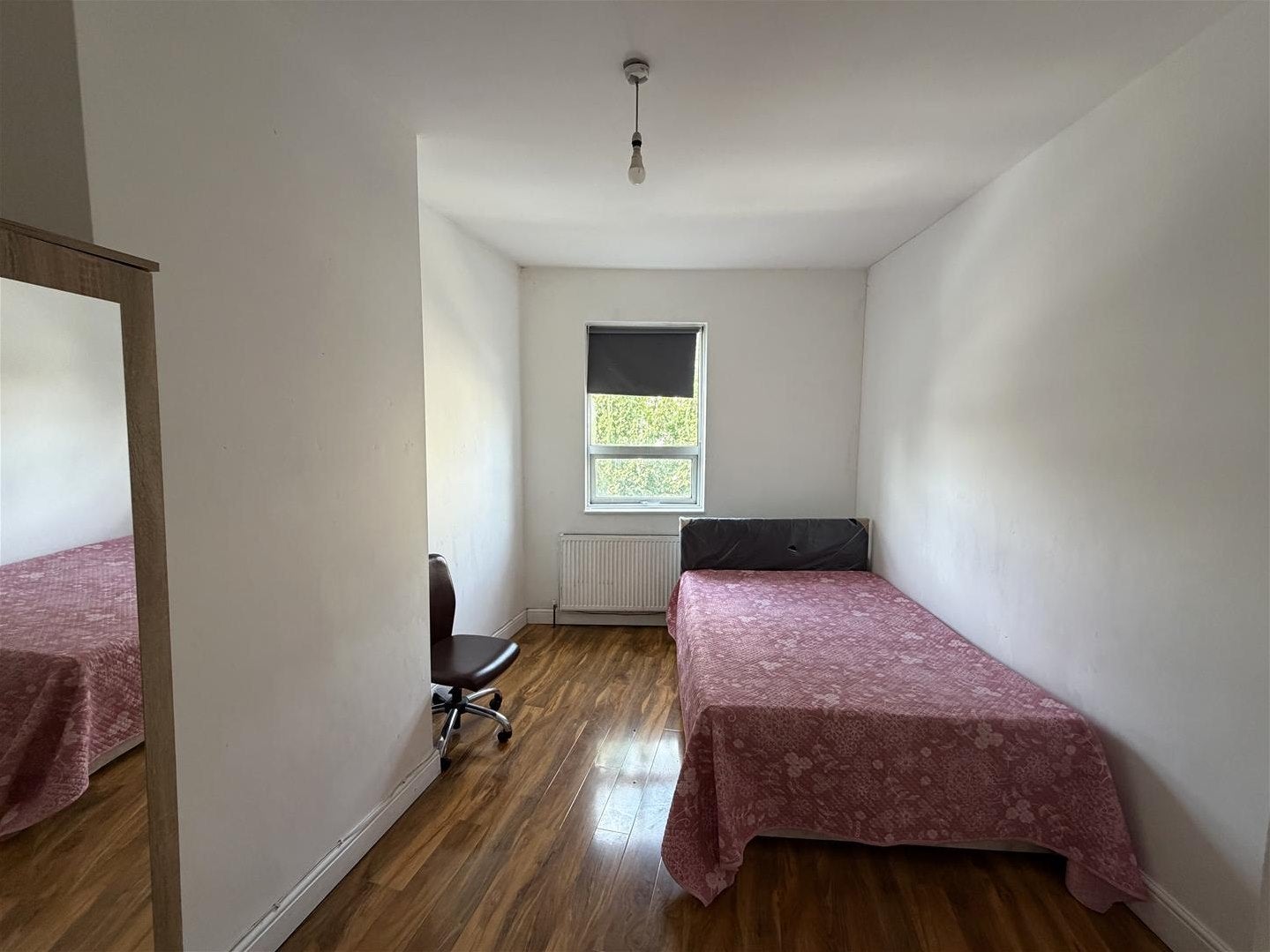 Flat Heston Road in Greater London