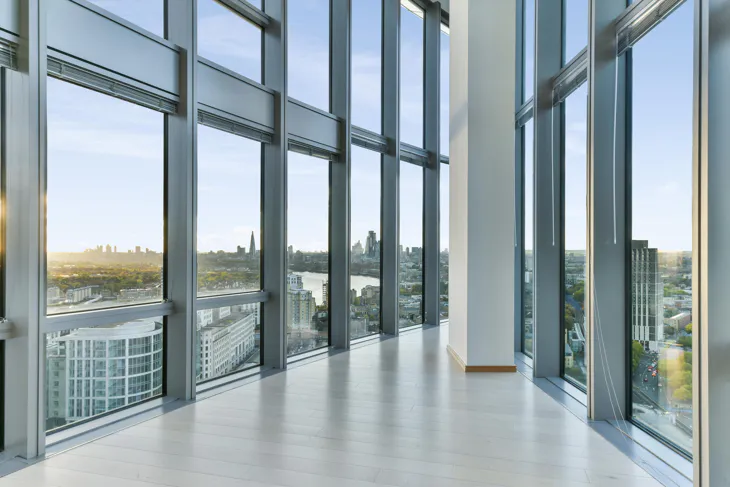Flat Hertsmere Road in Greater London