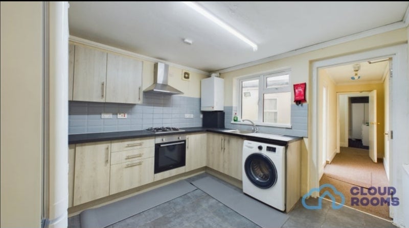 Room Woodgrange Road in Greater London