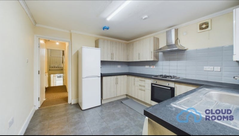Room Woodgrange Road in Greater London