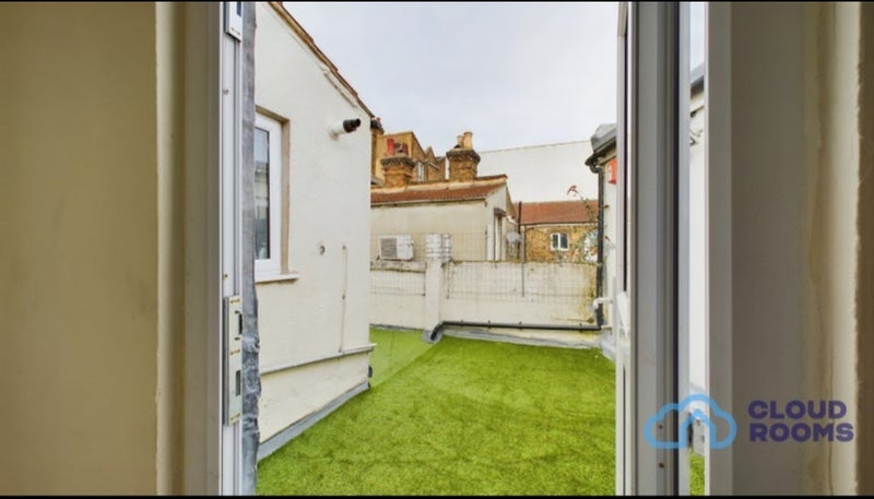 Room Woodgrange Road in Greater London
