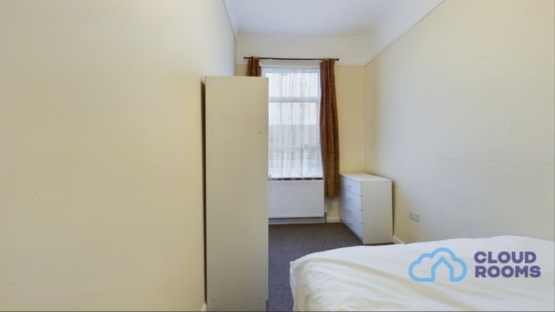 Room Woodgrange Road in Greater London