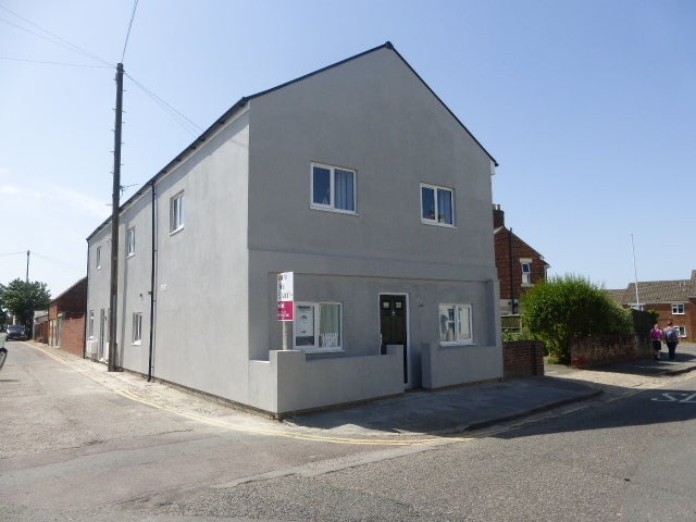 Room Eastcott Road in Swindon