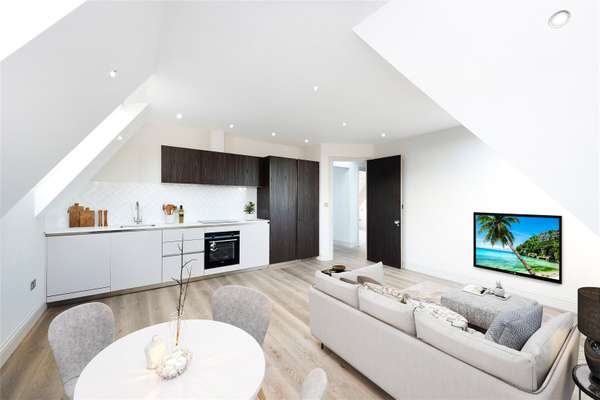 Flat Woodville Road in Greater London