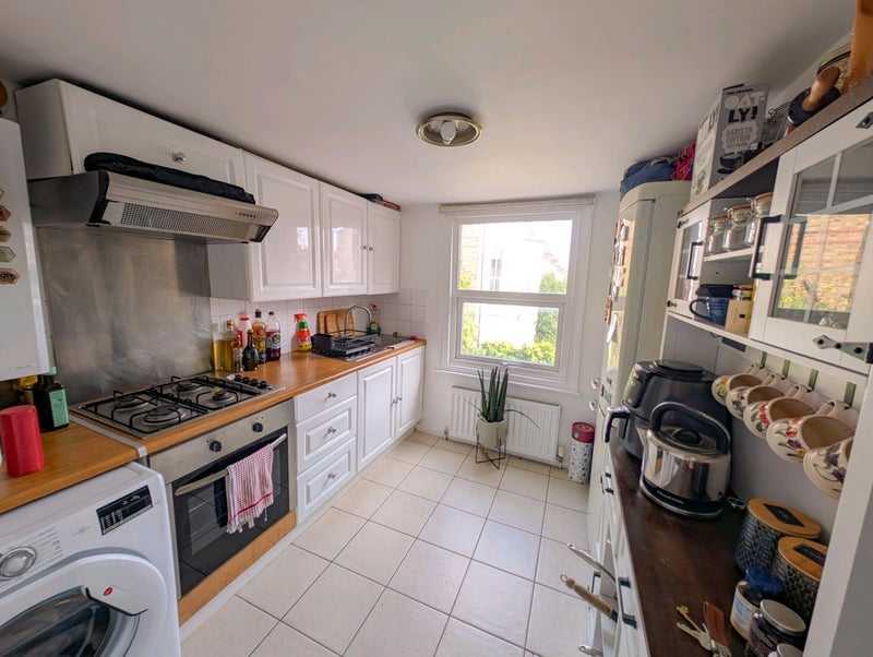 Room Leander Road in Greater London