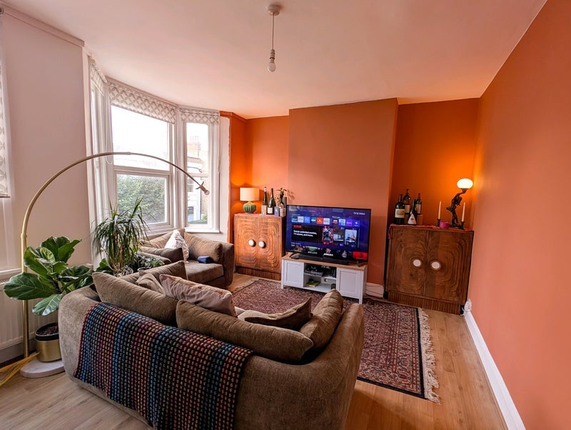 Room Leander Road in Greater London