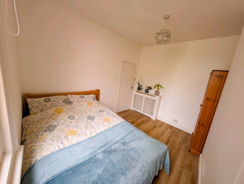Room Leander Road in Greater London