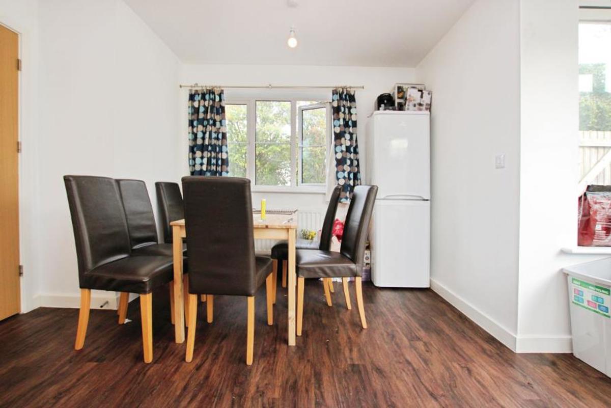 Room Oxleigh Way in Harry Stoke