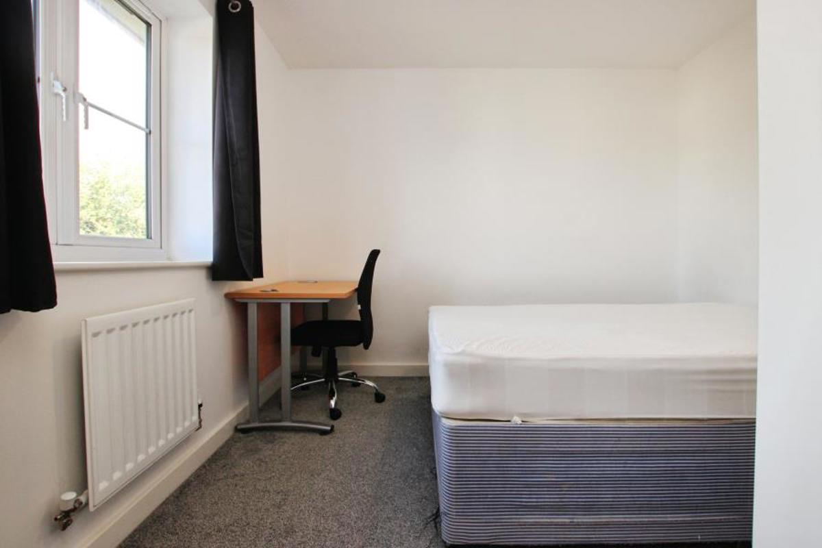 Room Oxleigh Way in Harry Stoke