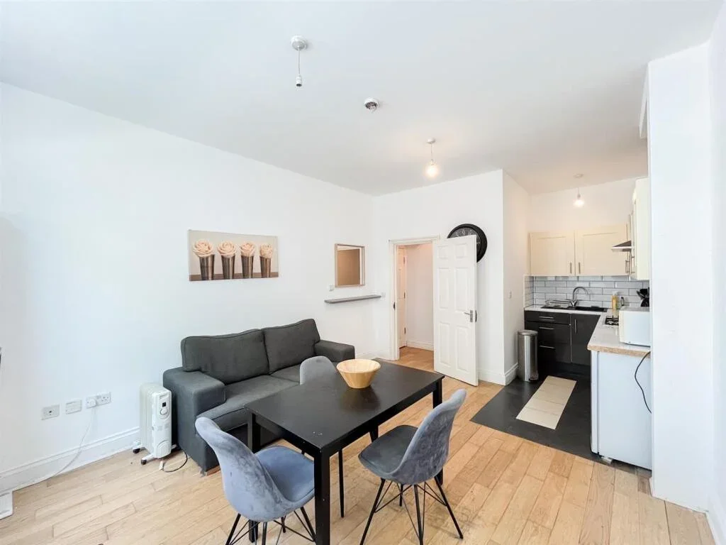 Flat Royal College Street in Greater London