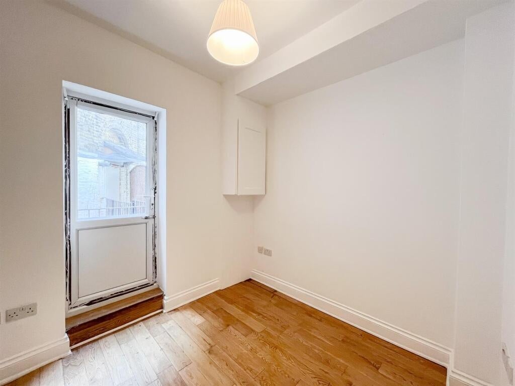 Flat Royal College Street in Greater London