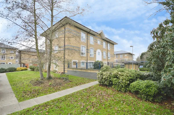Flat Longworth Avenue in Cambridge
