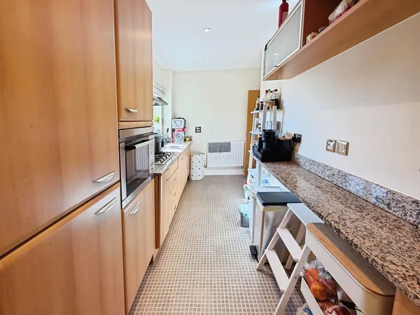 Flat Longworth Avenue in Cambridge