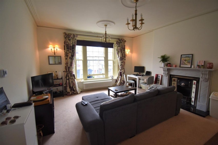 Flat West Market Place in Cotswold District