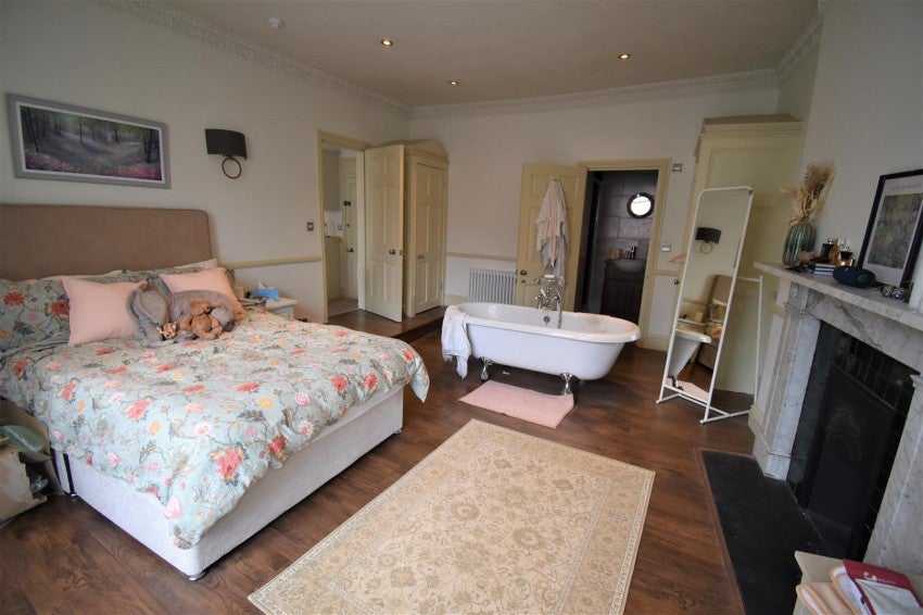 Flat West Market Place in Cotswold District