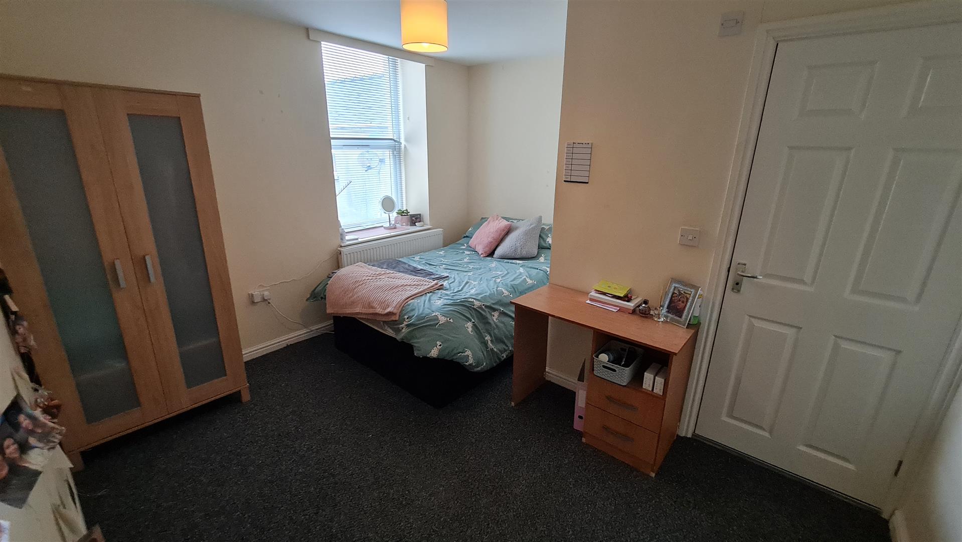 Room Richmond Road in Cardiff