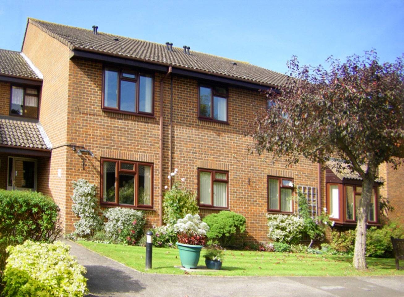 Flat Reeve Court in Guildford
