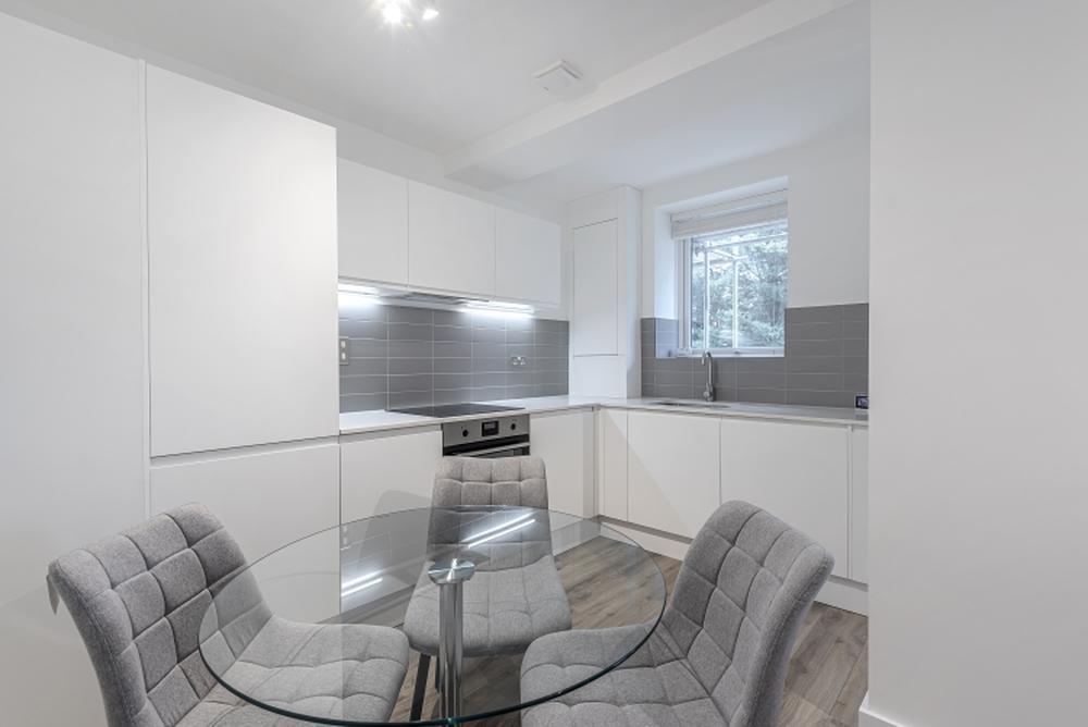 Flat Wellesley Terrace in Greater London