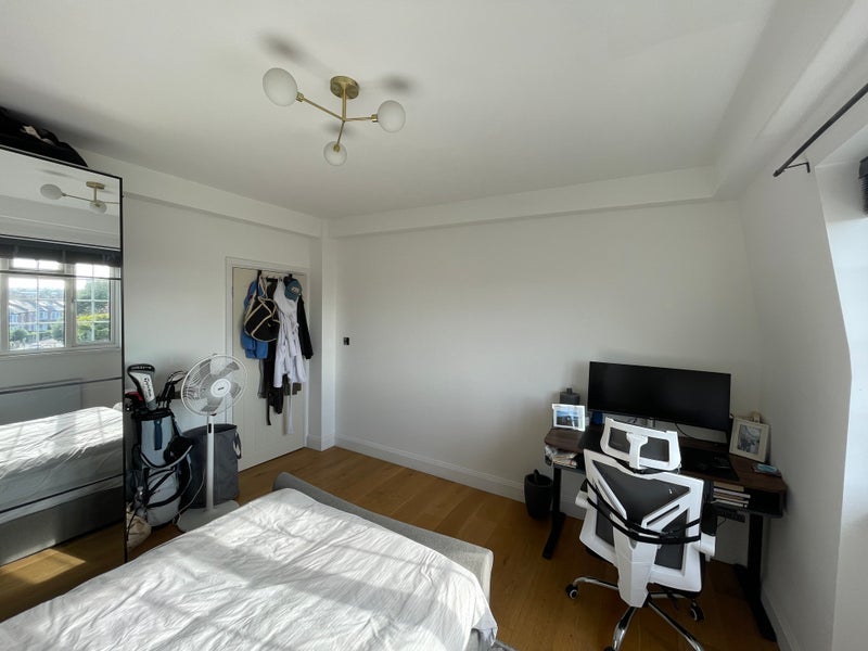 Room Kings Road in Greater London