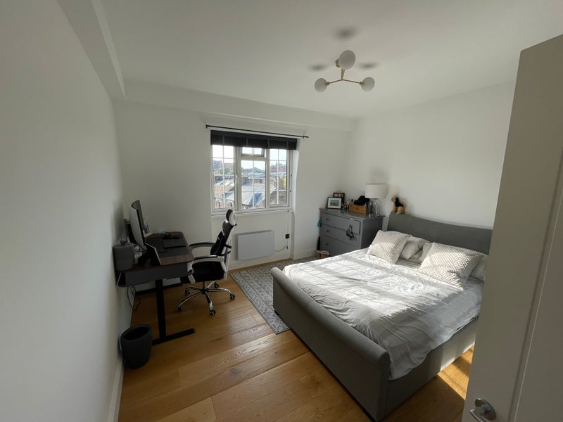 Room Kings Road in Greater London
