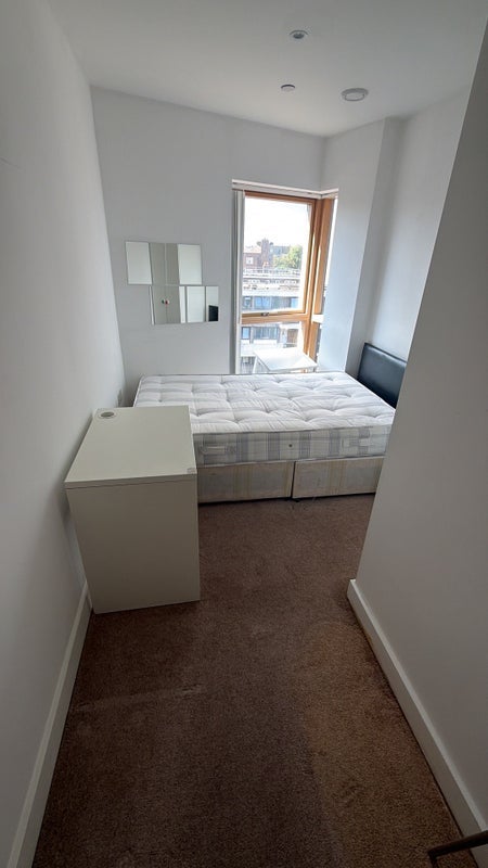 Room Kingsland Road in Greater London