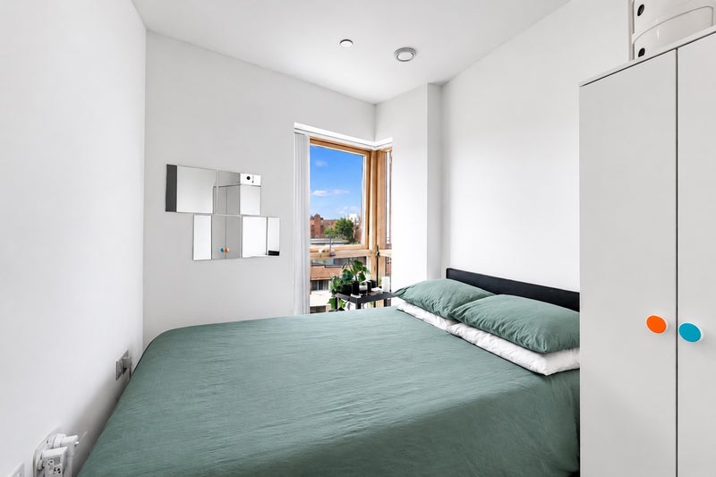 Room Kingsland Road in Greater London