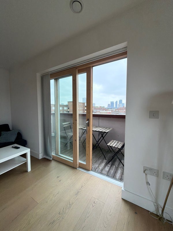 Room Kingsland Road in Greater London