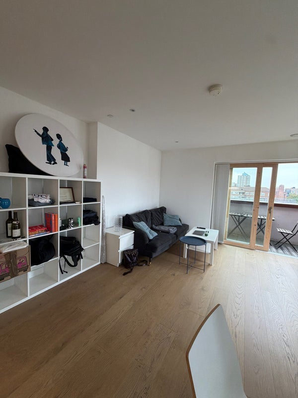 Room Kingsland Road in Greater London