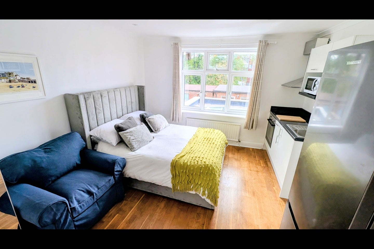Flat Burlington Avenue in Slough
