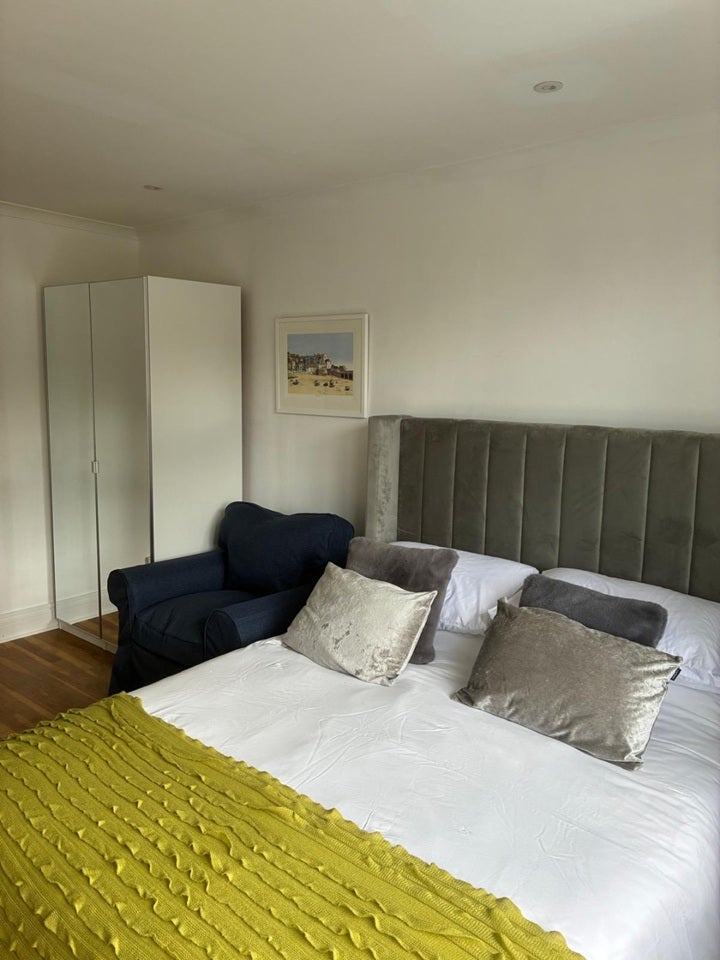 Flat Burlington Avenue in Slough
