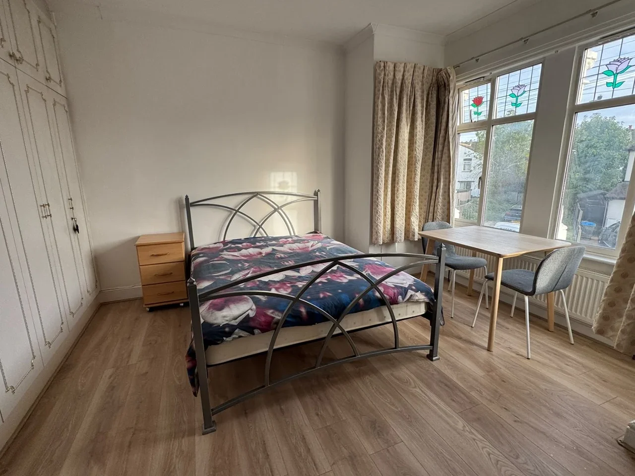 Room Central Road in Greater London
