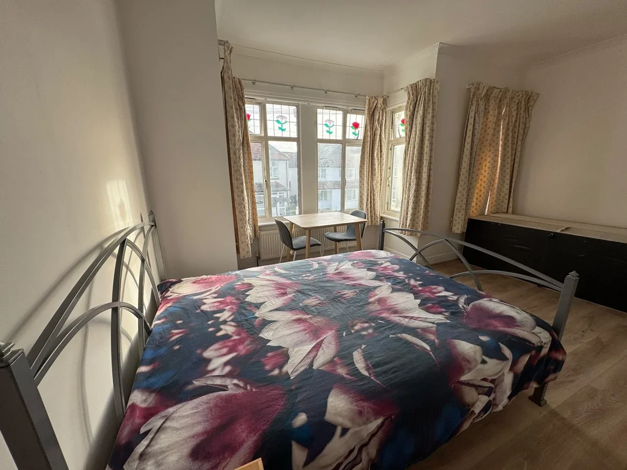 Room Central Road in Greater London