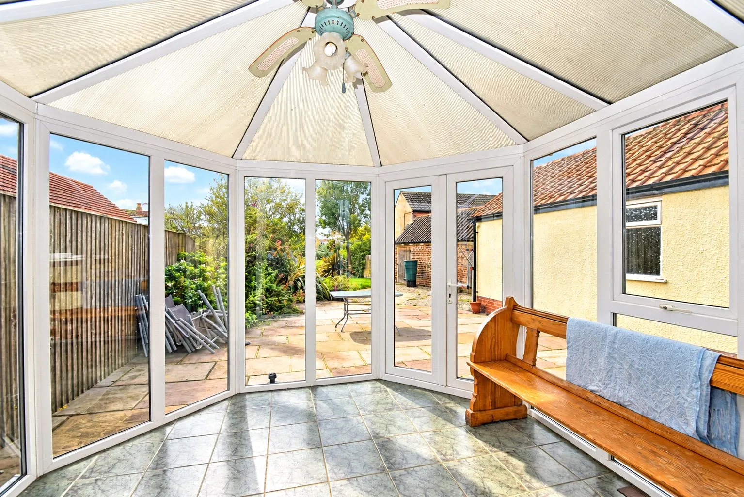 House Beverley Close in Cayton