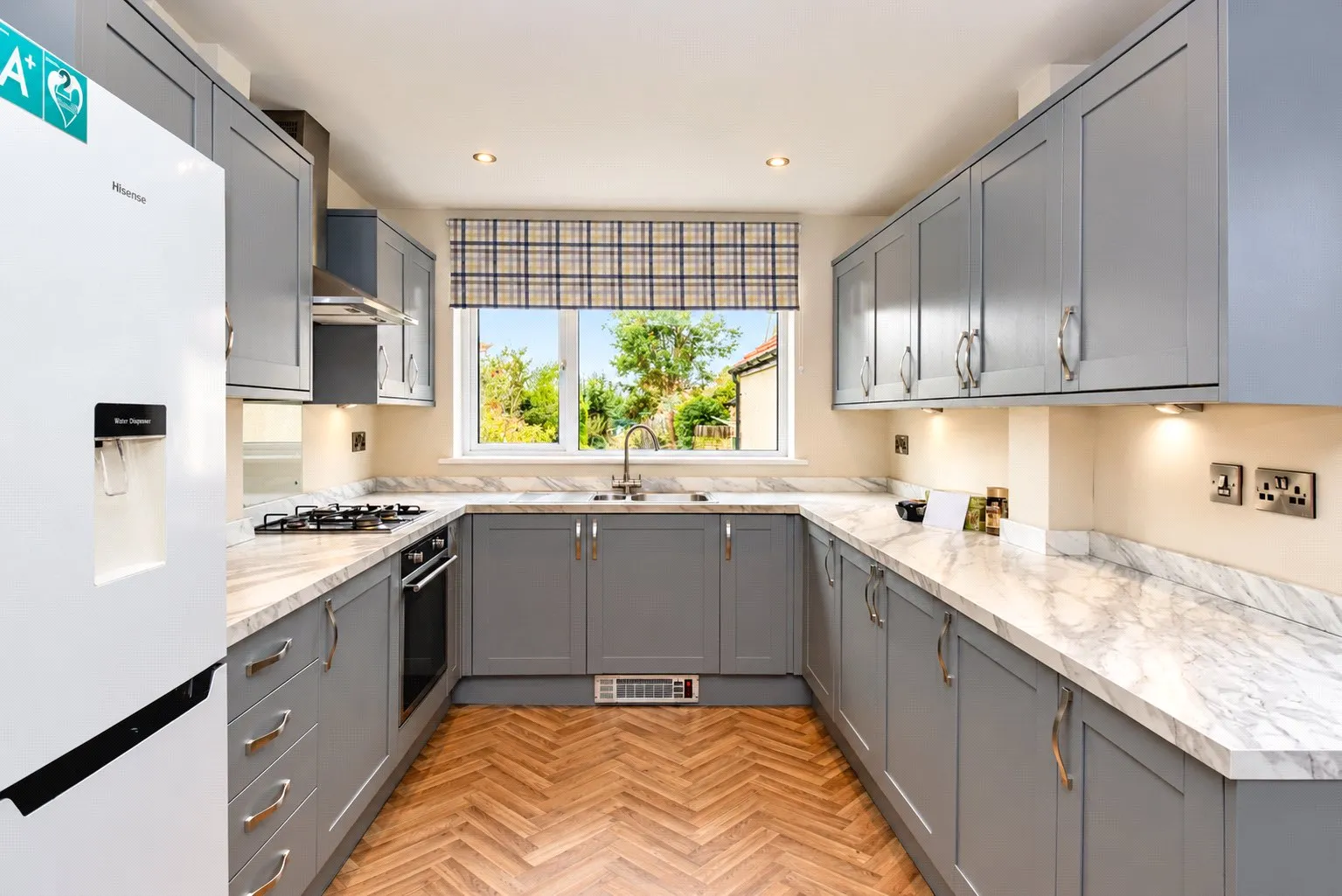 House Beverley Close in Cayton