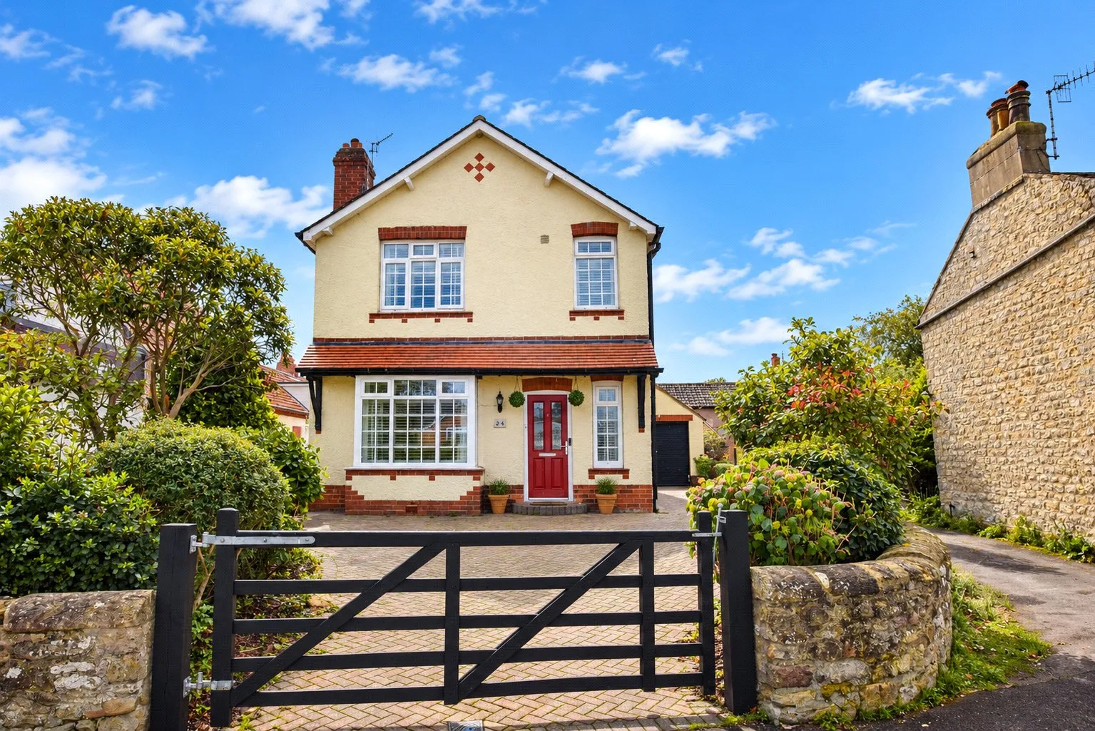 House Beverley Close in Cayton