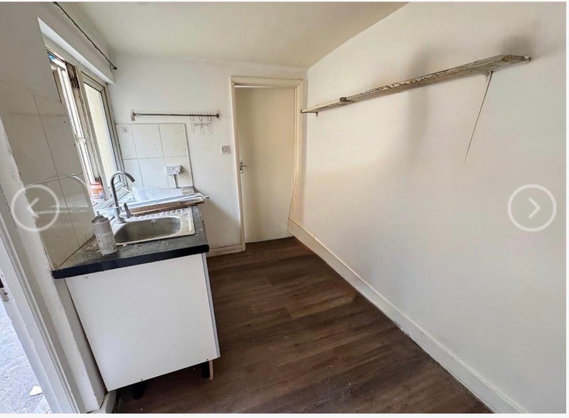 Flat Kingsland High Street in Greater London