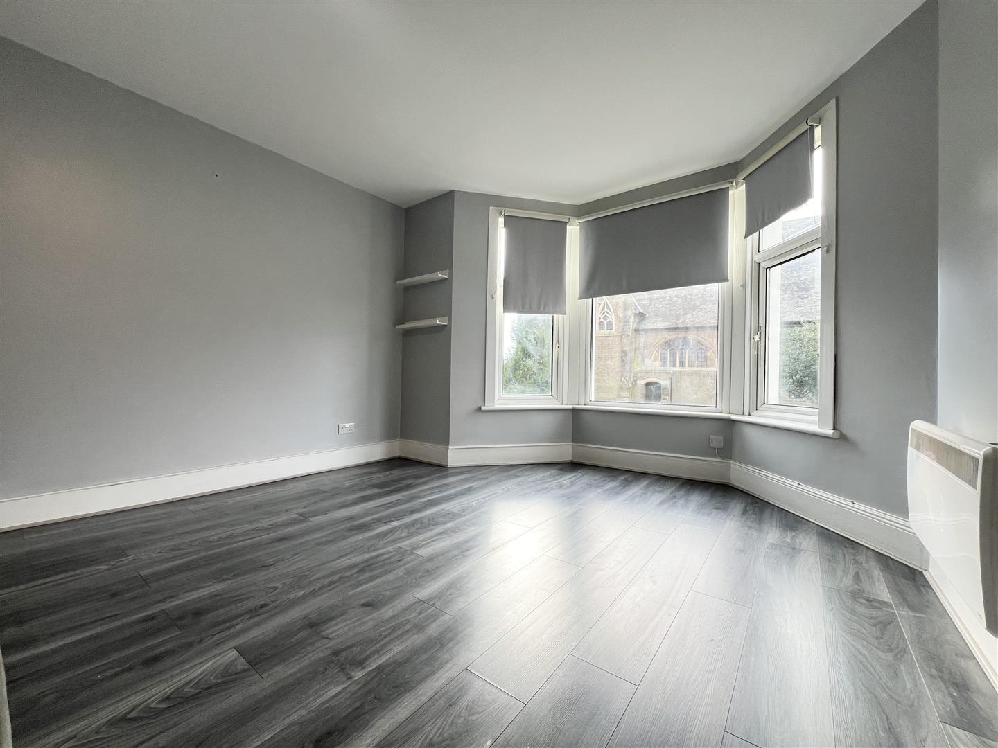 Flat Bartram Road in Greater London