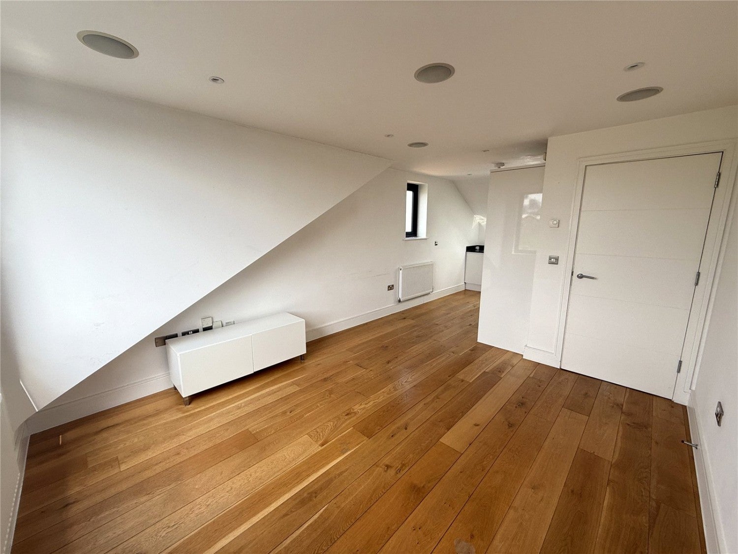 Flat Dunbar Road in Greater London