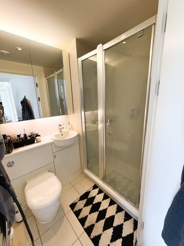Room Mirabelle Gardens in Greater London