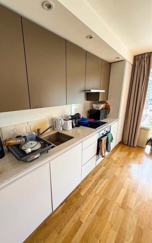 Room Mirabelle Gardens in Greater London