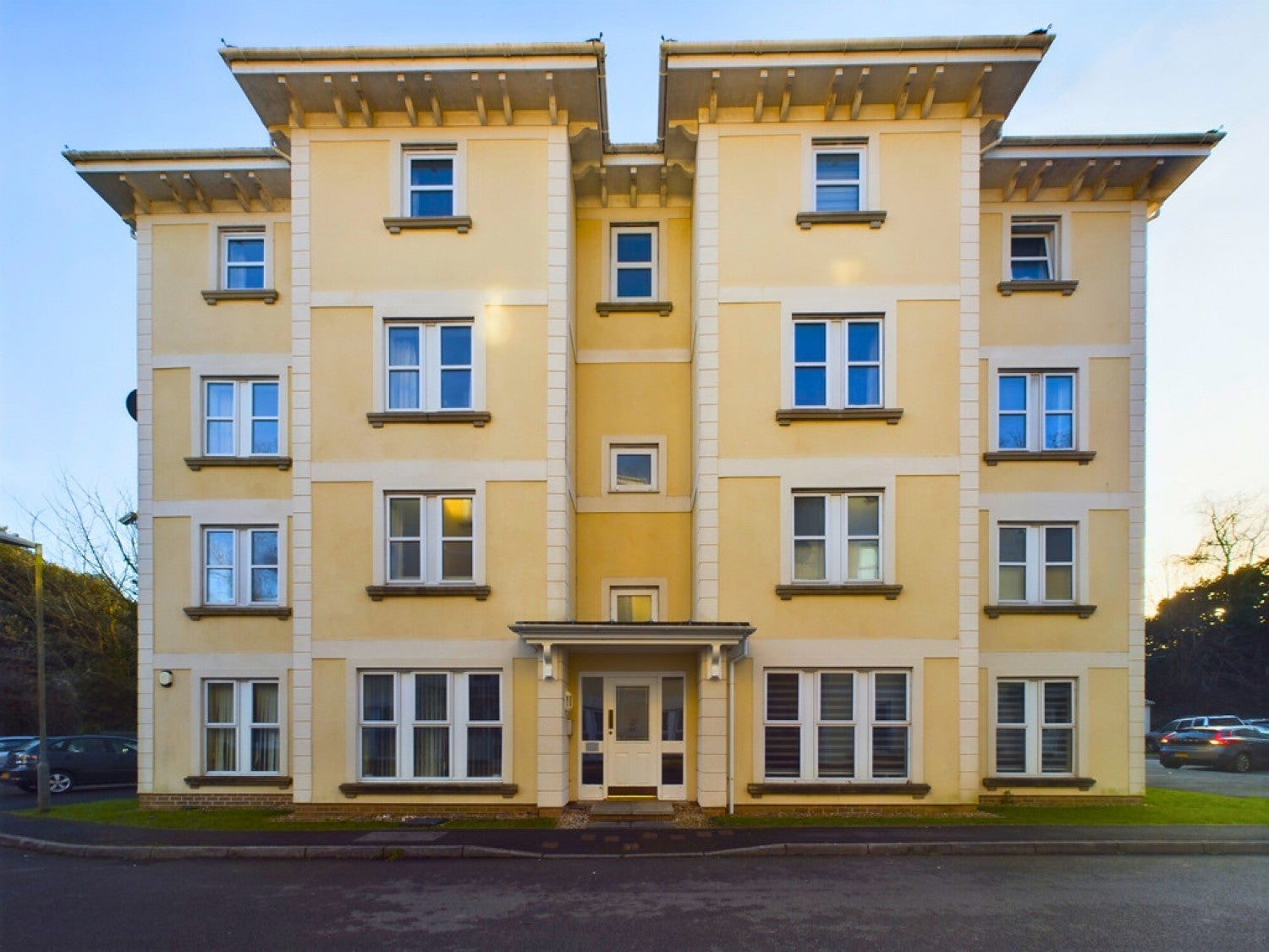 Flat Sylvan Court in Plymouth