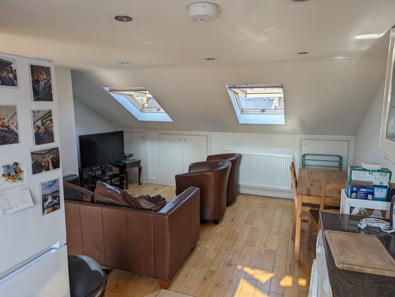 Room Cathnor Road in Greater London